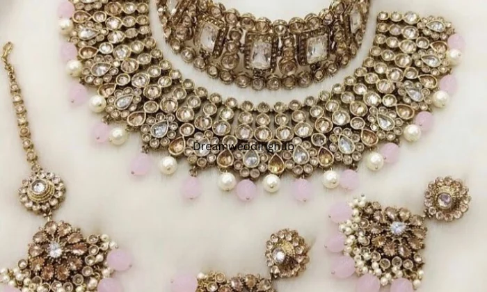 Joya lukkas  Jewellery